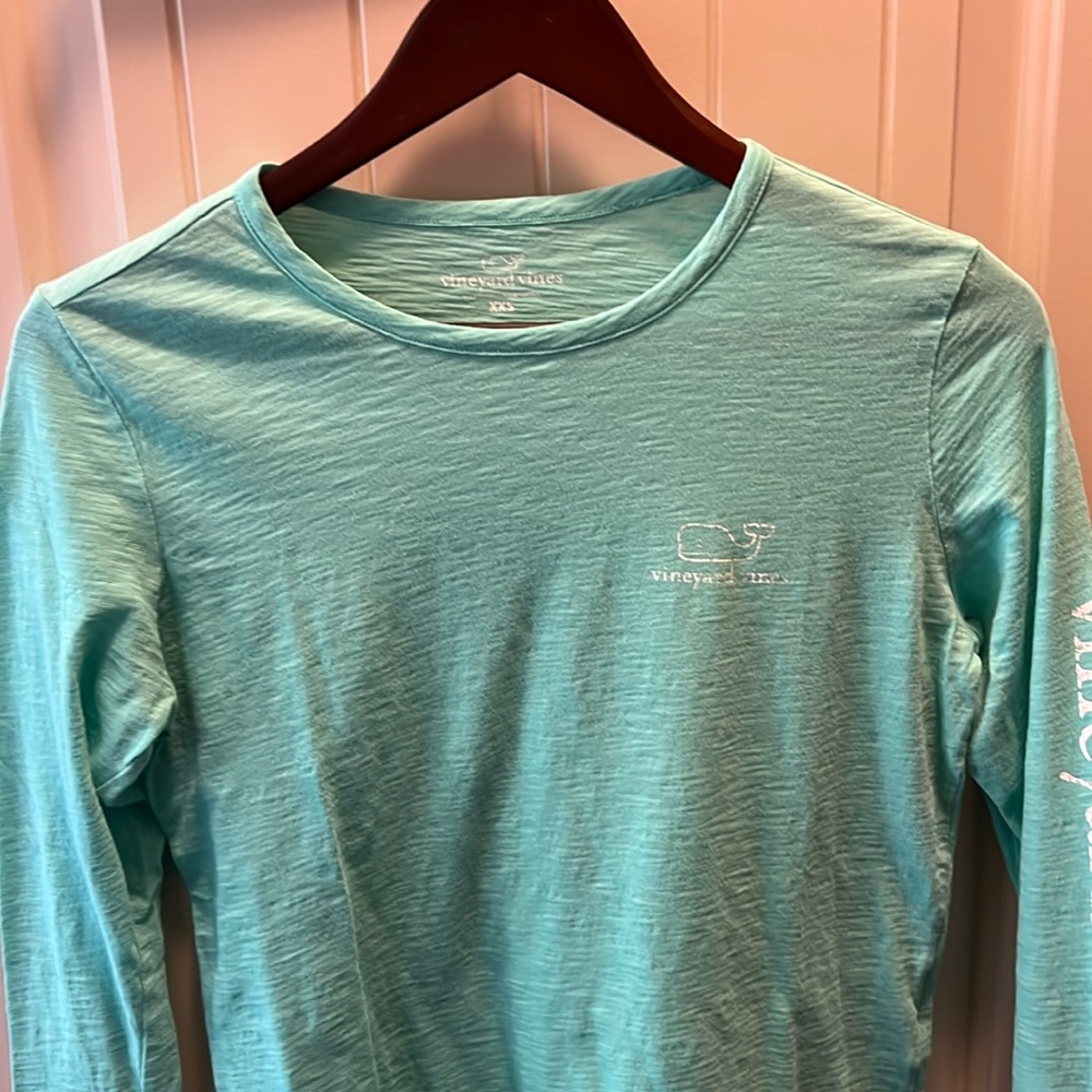 Vineyard Vines women’s XS long sleeve shirt. Light green in color.